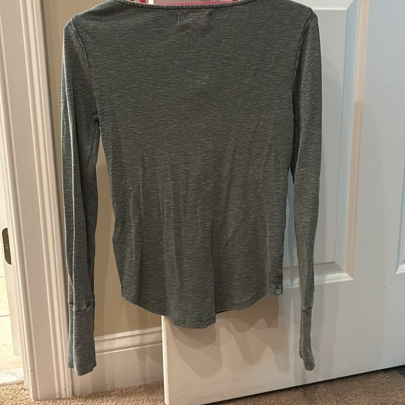 Excellent used condition lace type trim design Henley. - Picture 4 of 6